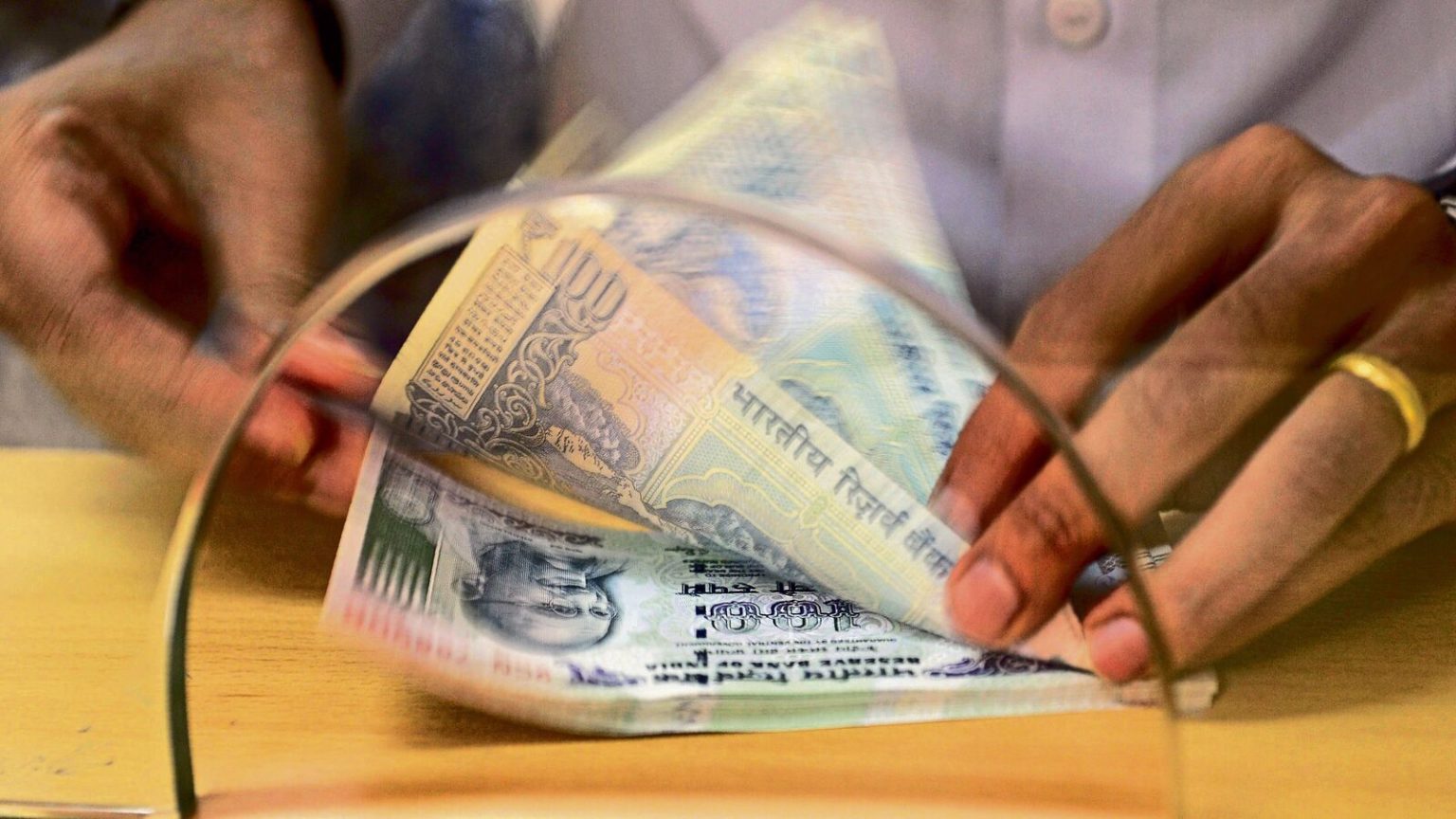 India’s forex reserves hit steepest weekly drop on record at over four month low to 7.8 billion; Here’s why